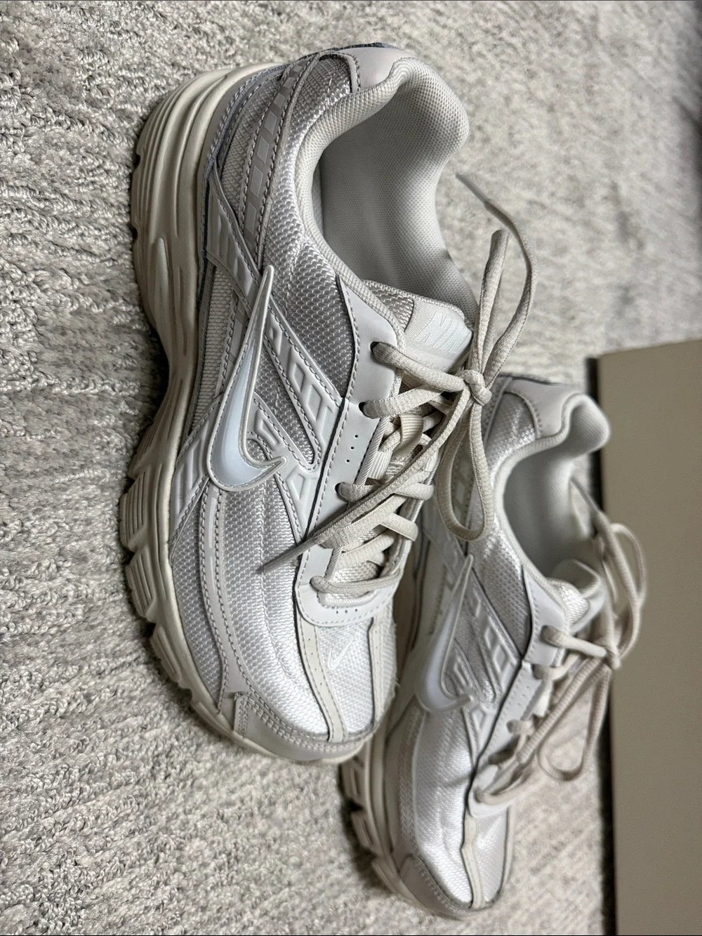 Nike Womens Initiator Sneakers size 9
